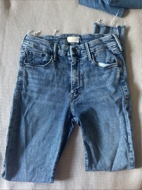 MOTHER Cropped Ankle Jeans in Mid Blue Wash